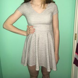 V-Neck grey ribbed dress