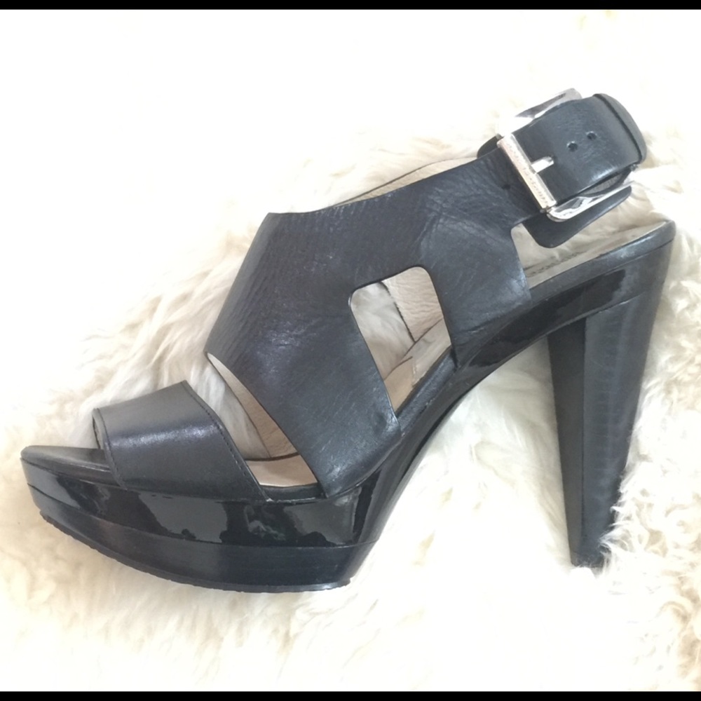 Michael Kors size 9 High Heel Black shoes