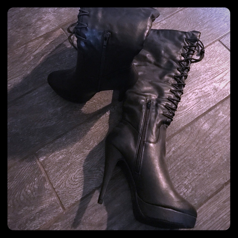 NWOT ShoeDazzle boots Size 8.5