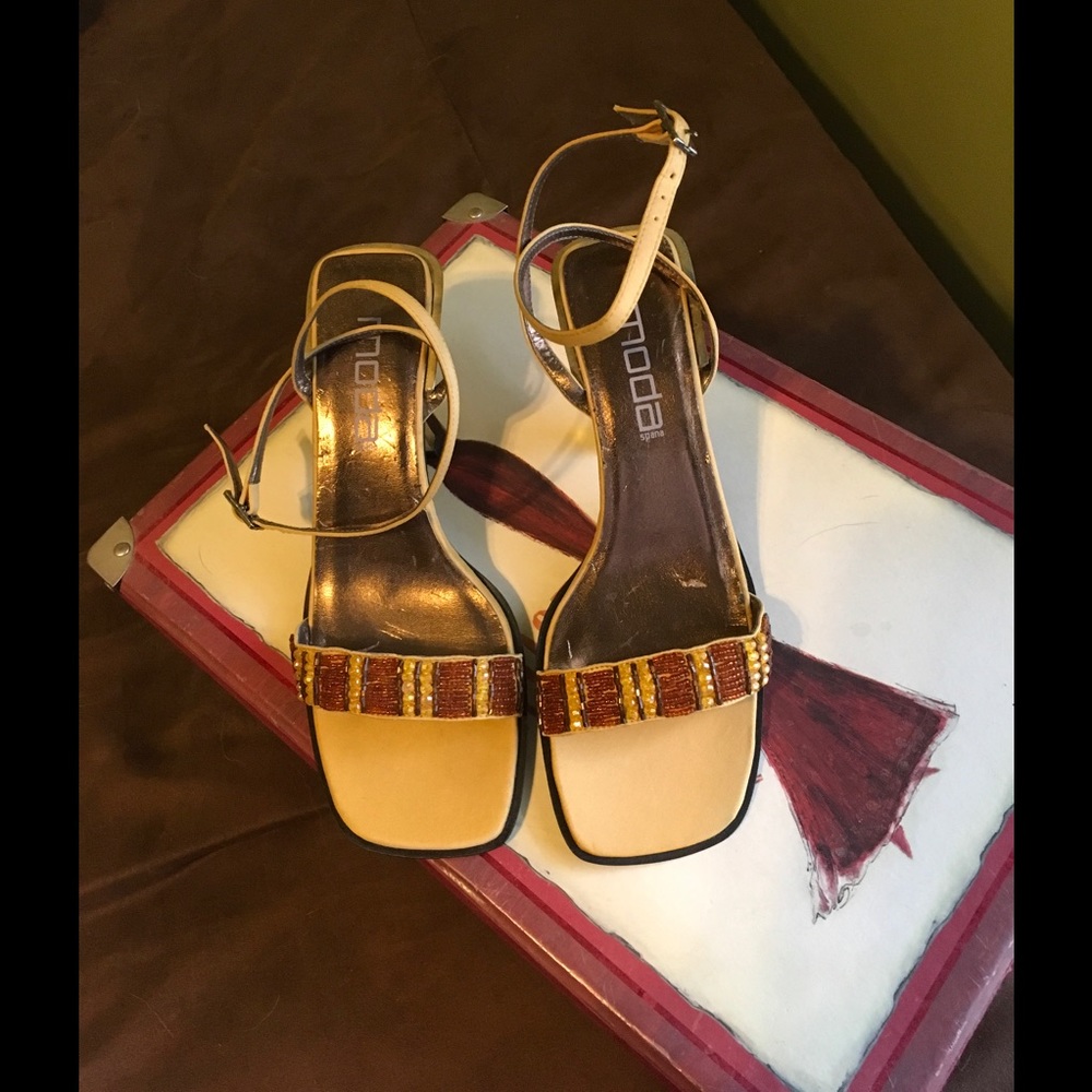 Moda - Picture 1 of 4