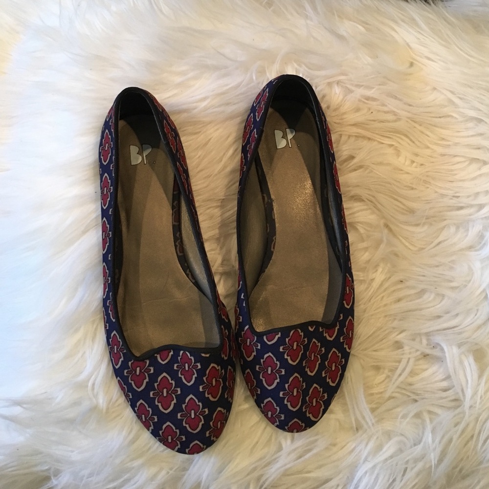 Like new BP patterned slip on