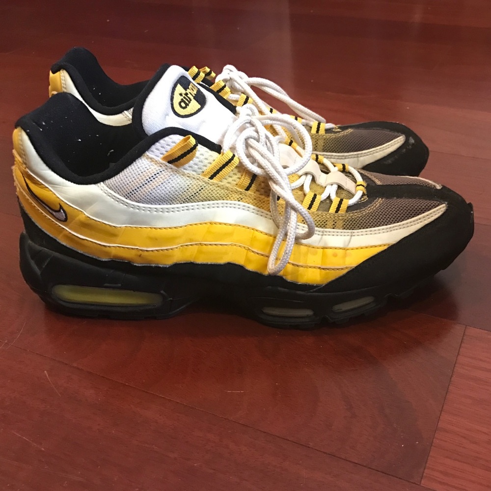 Black and Yellow Air Maxx 95. Fair Condition!!!