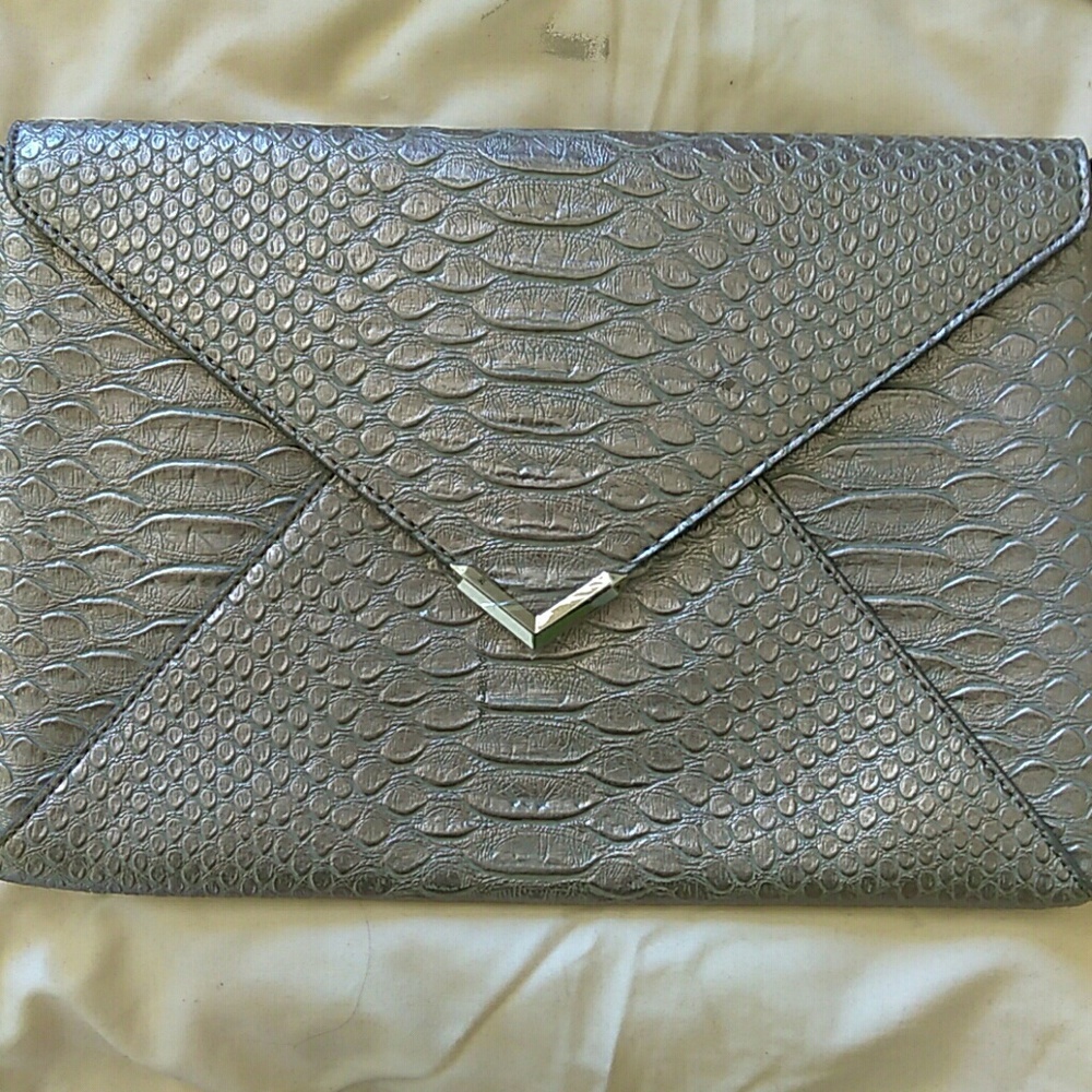 Stella and Dot slim city clutch