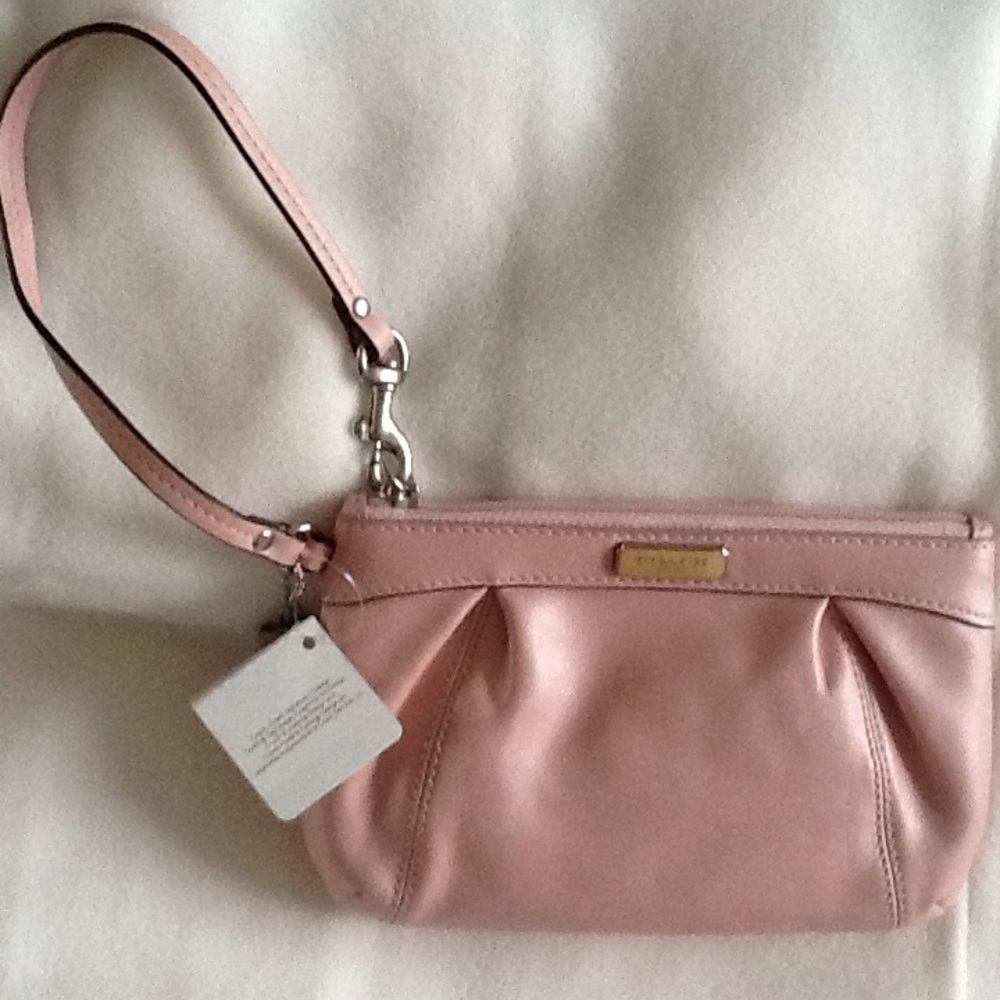 LAST ONE‼️Authentic Brand New Coach Wristlet