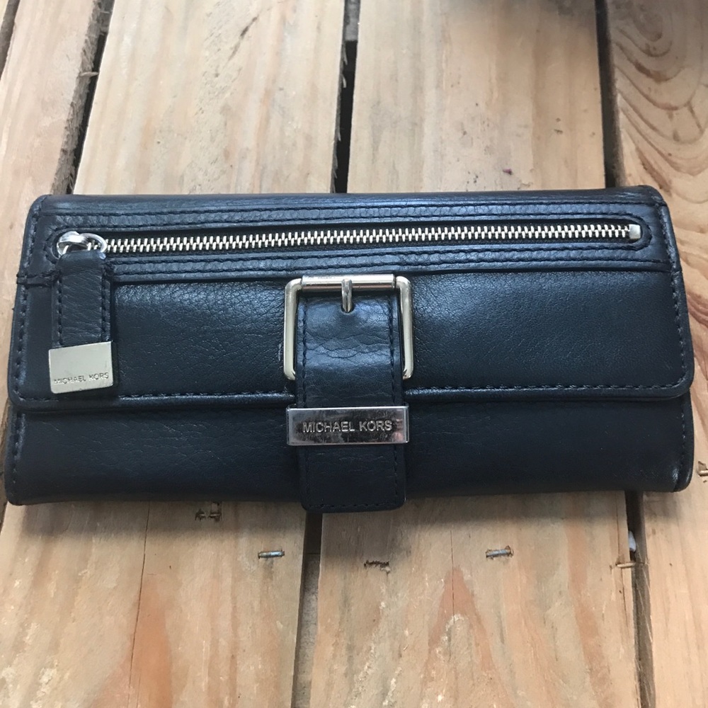 Michael Kors Buckle wallet