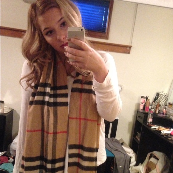Burberry Classic Check 100% Cashmere Scarf