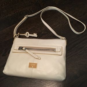 ☀️🌻GREAT FOR SUMMER🌻☀️ Fossil Leather Crossbody