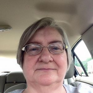 Meet your Posher, Lois