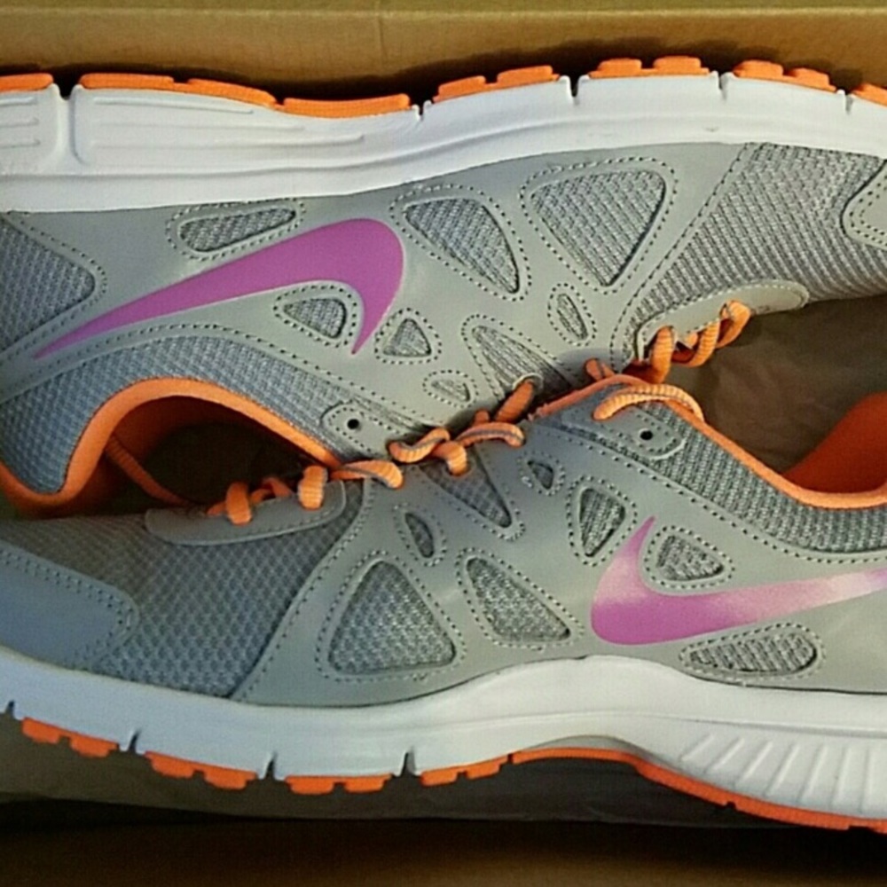 Nike Revolution 2