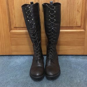 Breckelle's lace up boot