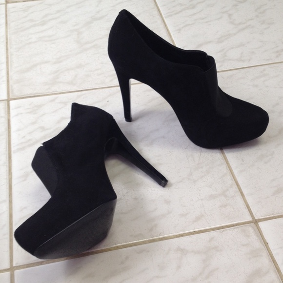 BCBGeneration Shoes - BCBG black suede platform pumps 8 1/2 B  / 38 1/2