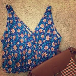 ⬇️NWT. Floral M romper. H&M.