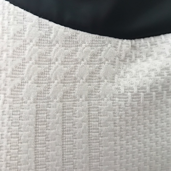 [[GIFTED]]ElegantWhiteDRESS w/ Black Accent.Small. - Picture 8 of 8