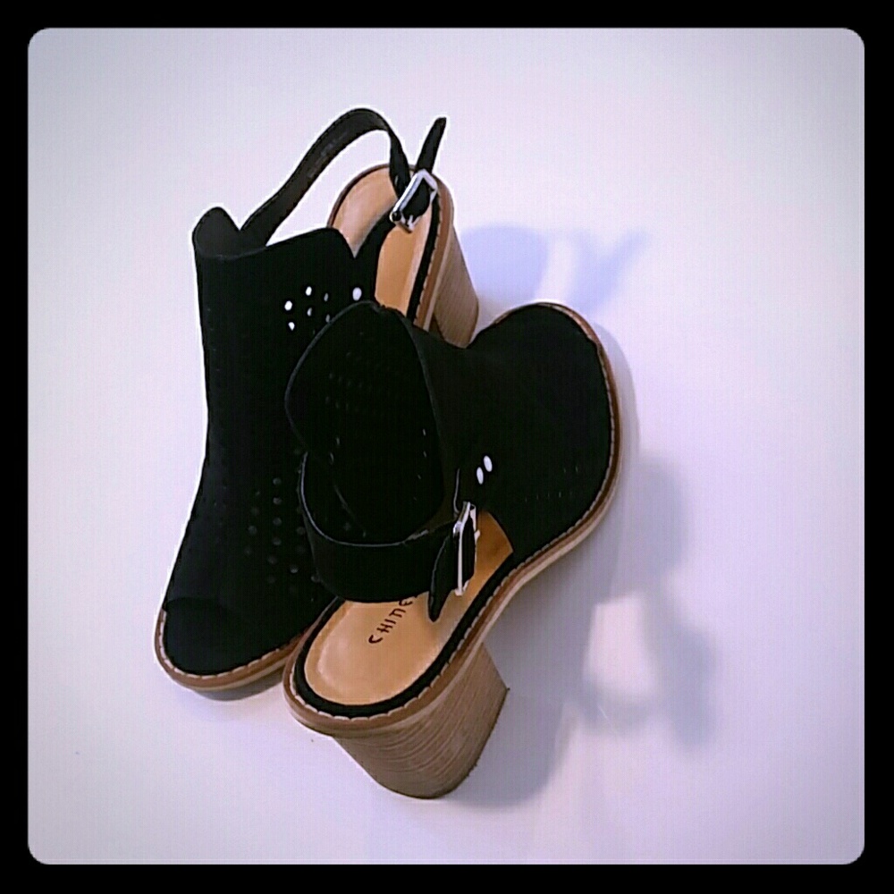 Chinese laundry sandals