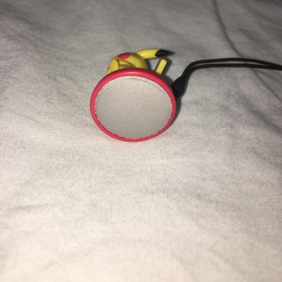 Pikachu Screen Cleaner - Picture 2 of 3