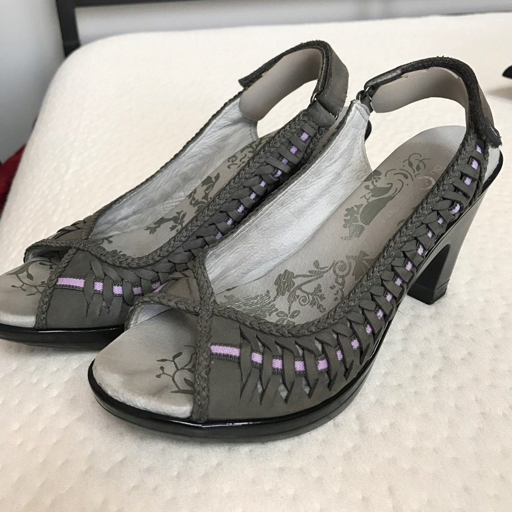 Gray and pink jambu heels