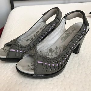 Gray and pink jambu heels