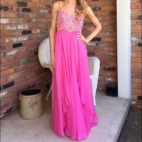 MUST GO PROM DRESS! - Picture 3 of 4