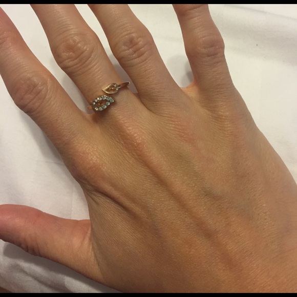 Rhinestone open Leaf Ring Gold or Silver - Picture 2 of 8