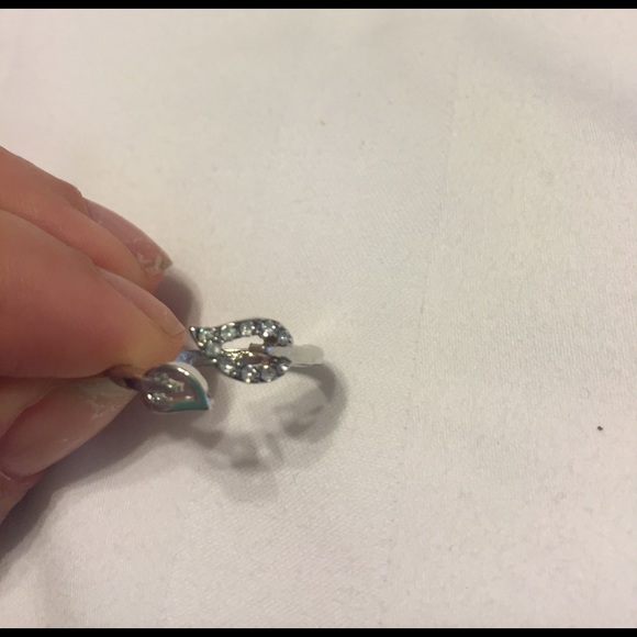Rhinestone open Leaf Ring Gold or Silver - Picture 6 of 8