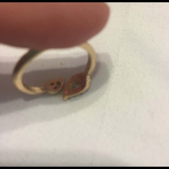 Rhinestone open Leaf Ring Gold or Silver - Picture 7 of 8