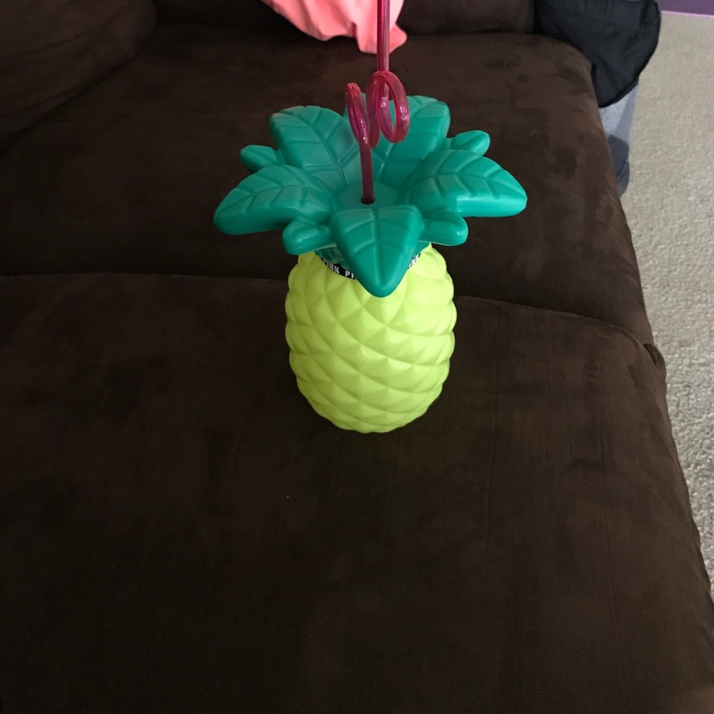 . Victoria secret PINK piña colada cup