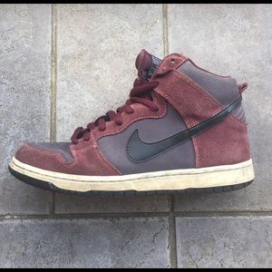 Nike SB High-Dunk Burgundy