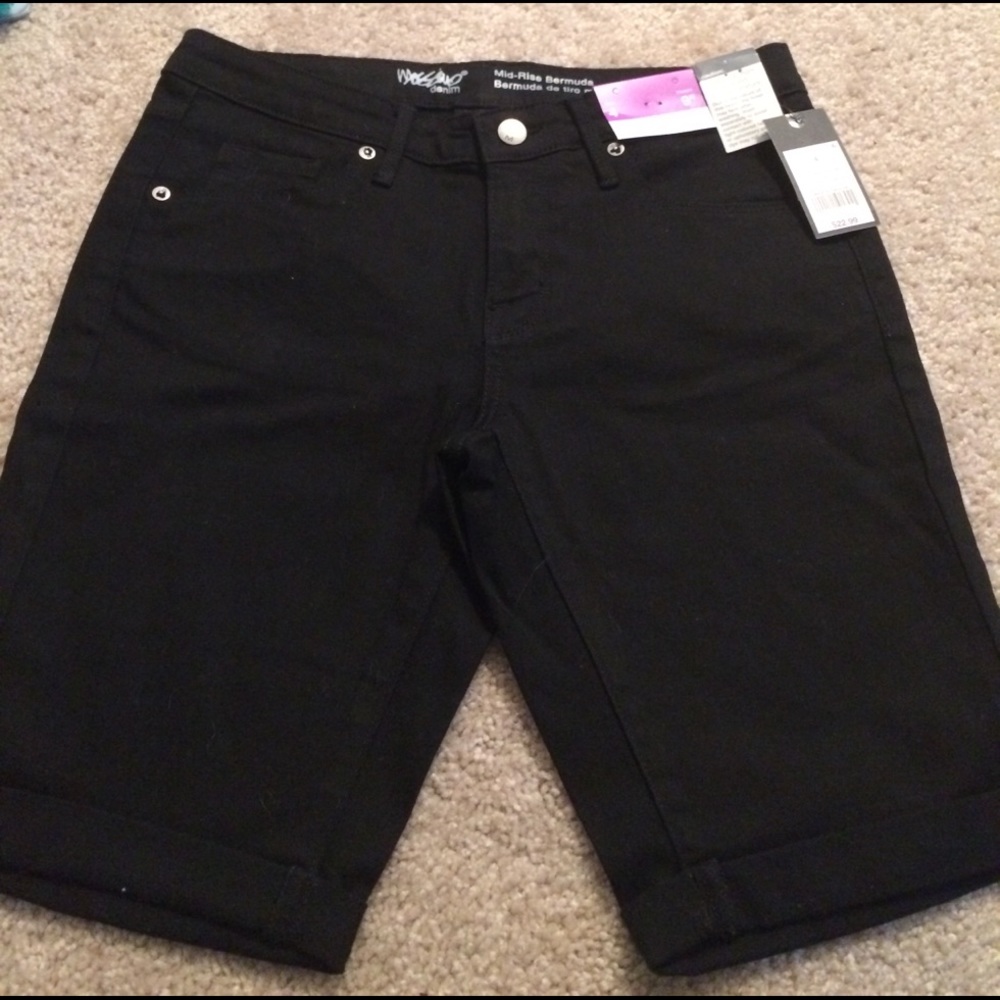 Black Bermuda unworn shorts