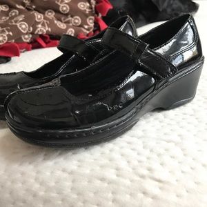 Born Mary Jane patten leather shoes