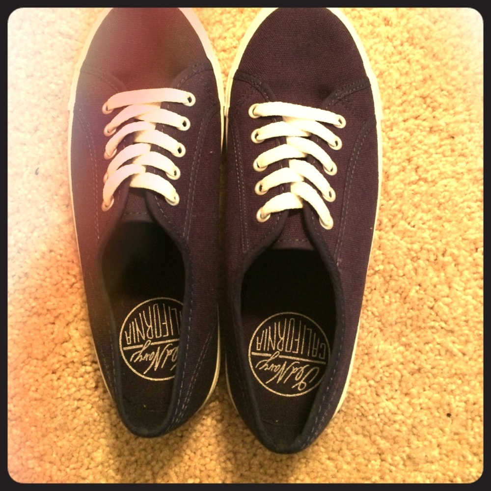 Old navy navy tennis shoes unworn