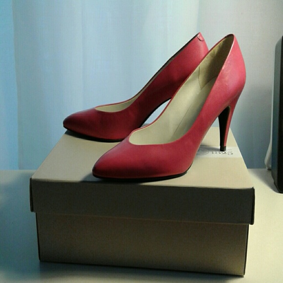 Bright Fuchia Pink Heels, Jaqueline Ferrar pumps - Picture 2 of 4