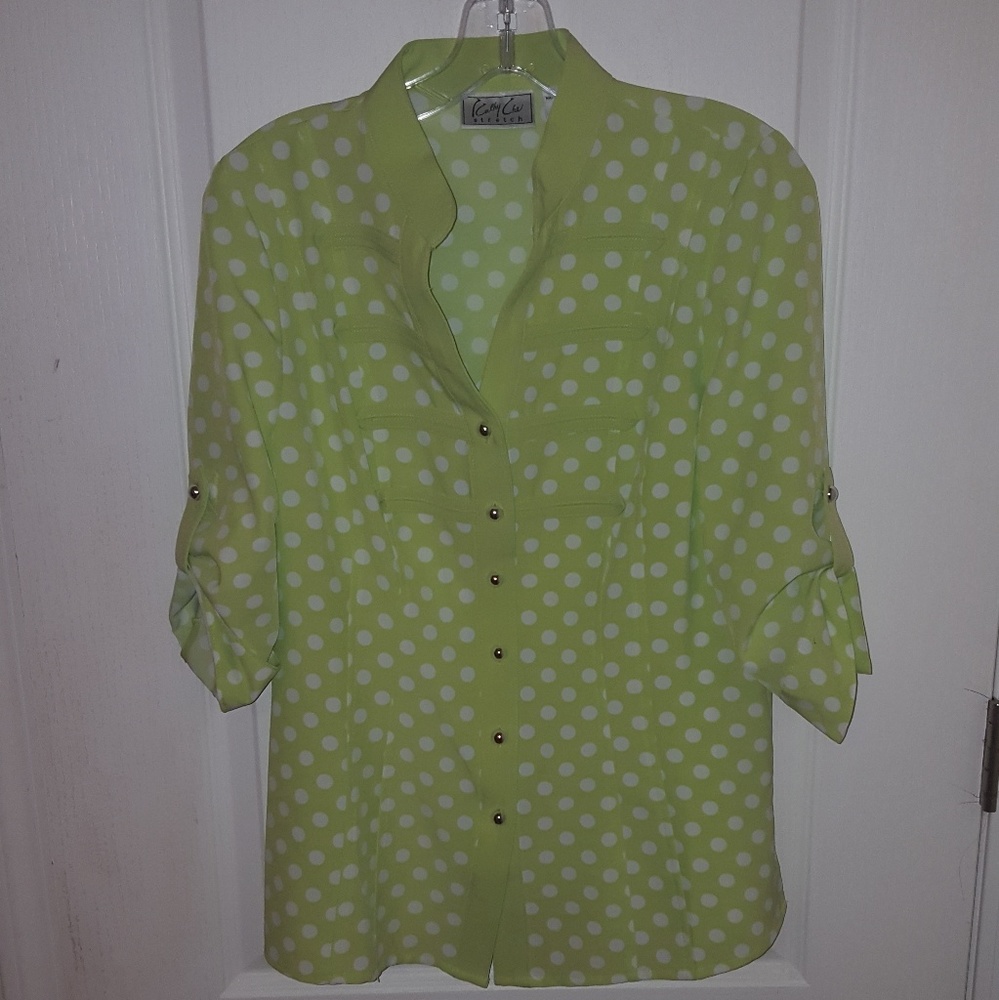🍀green button up top! NWOT