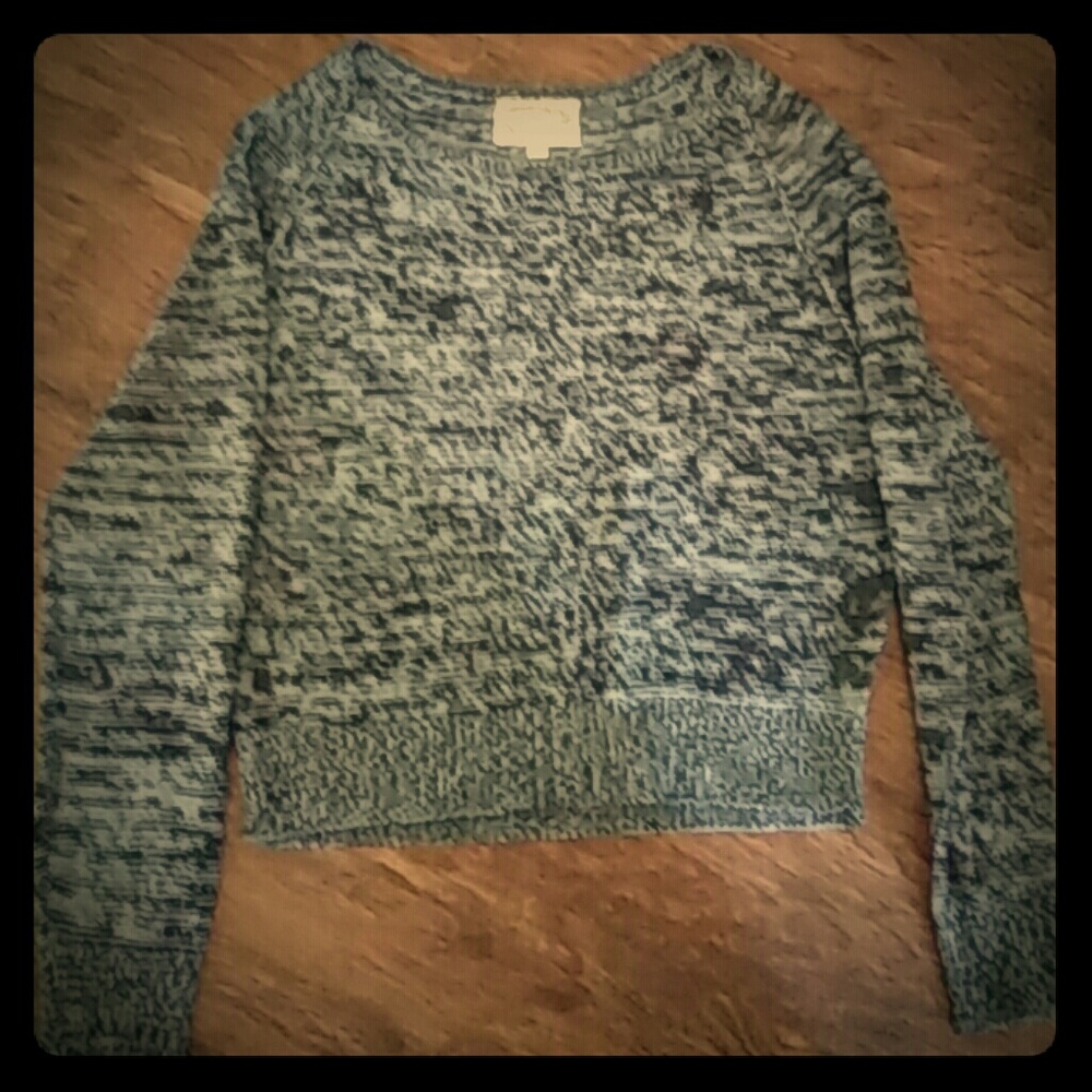 Long sleeve crop top sweater