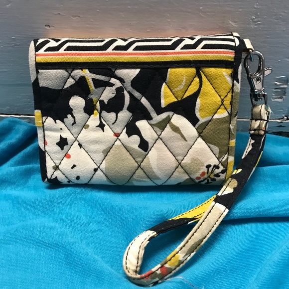 VERA BRADLEY wristlet - Picture 3 of 3
