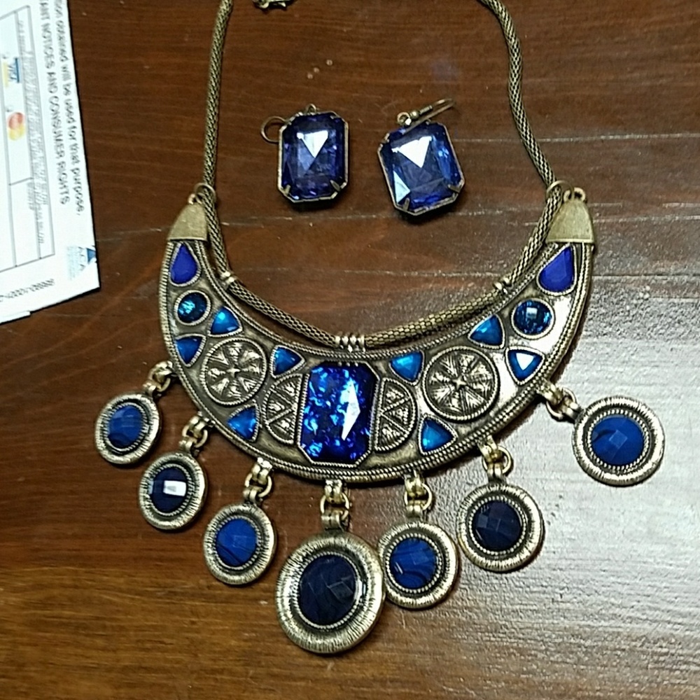 Necklace and earring set