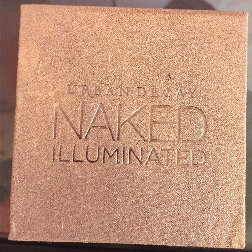 Urban decay Aura highlighter