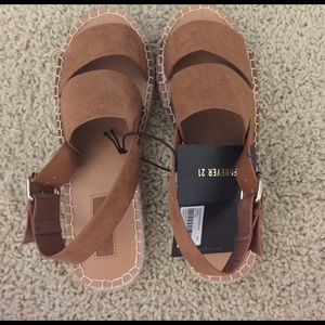 BRAND NEW!! Cute spring/summer sandals