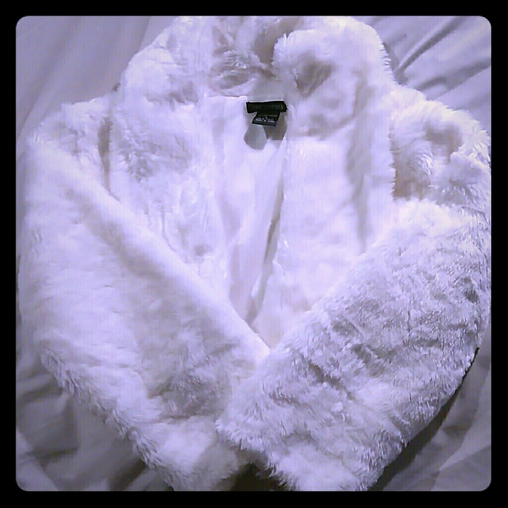 Faux fur white crop jacket