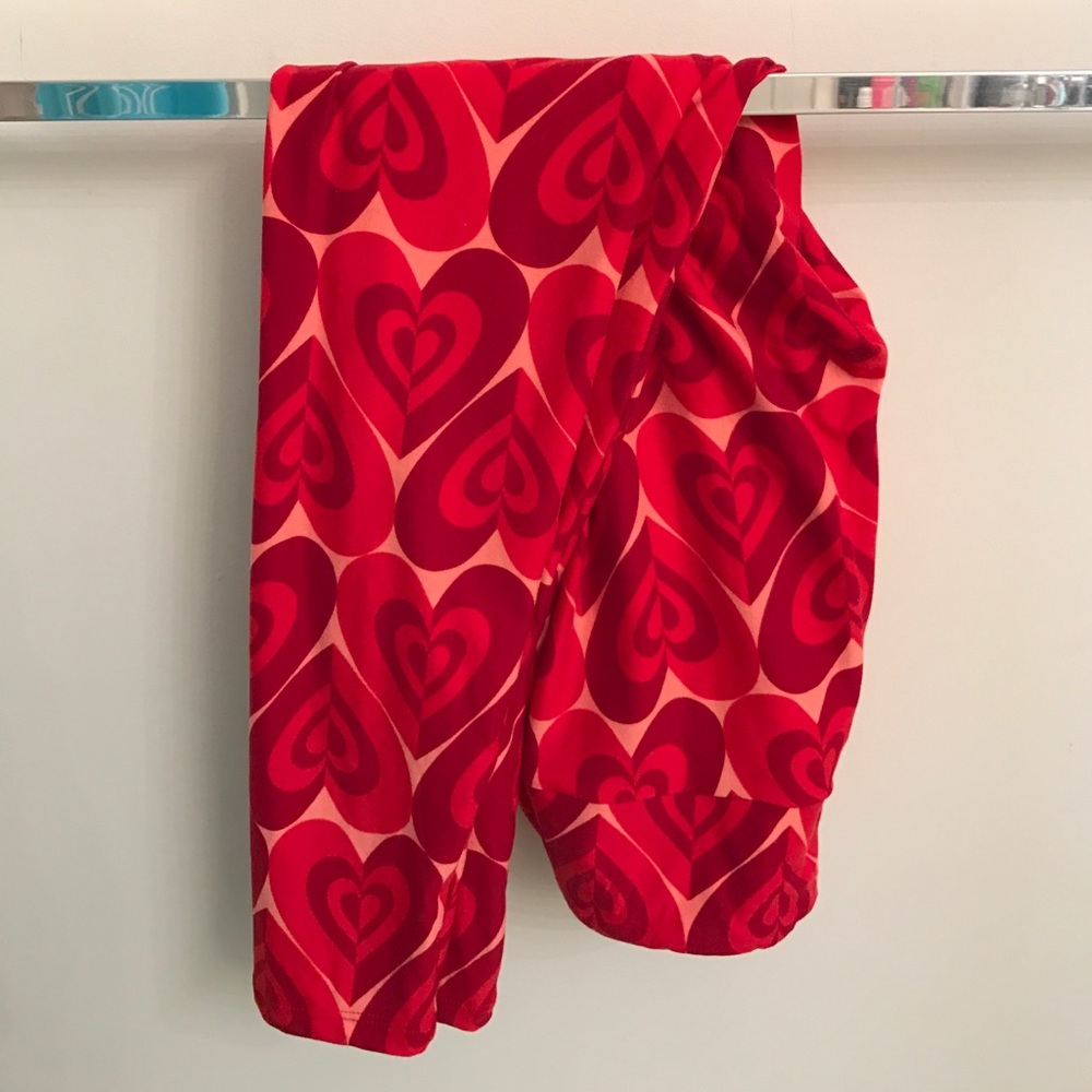 LuLaRoe one Size heart print leggings.