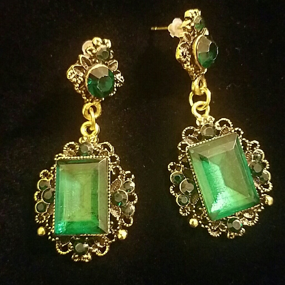 🚫SOLD🚫Emerald green Statement Earrings🚫SOLD🚫