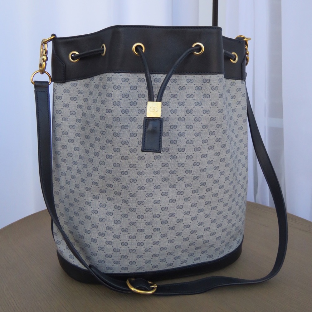 VINTAGE Gucci Large Drawstring Bucket Bag in Navy