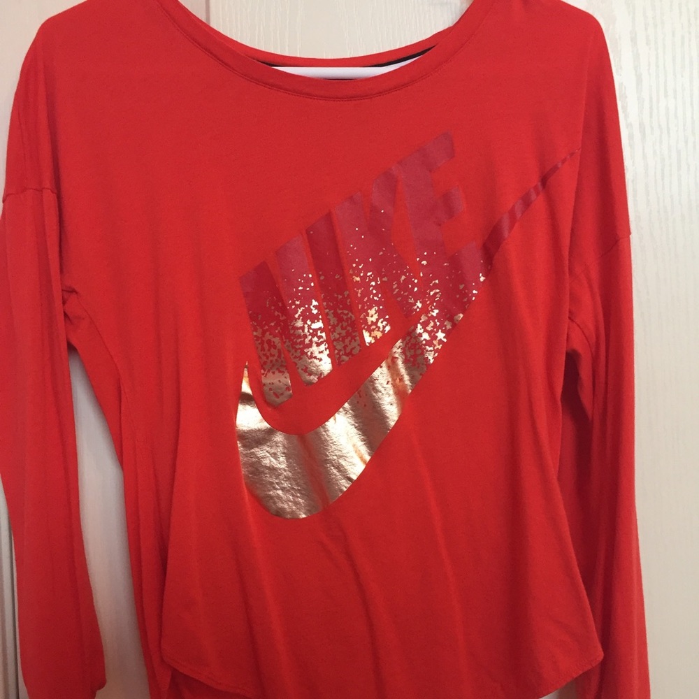 Nike top