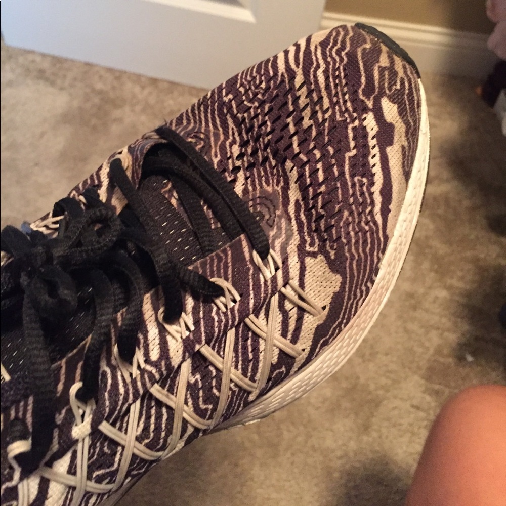 Running shoes - Picture 2 of 3