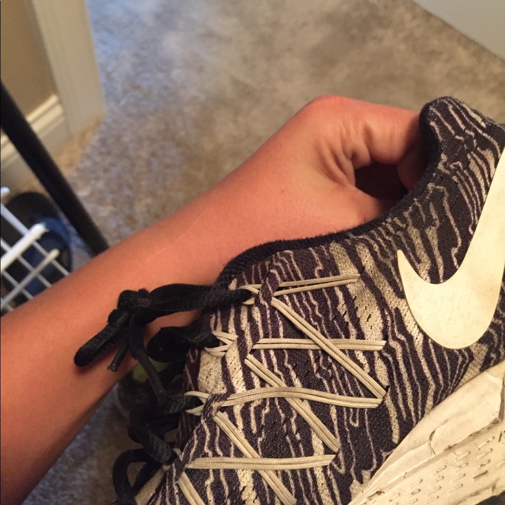 Running shoes - Picture 3 of 3