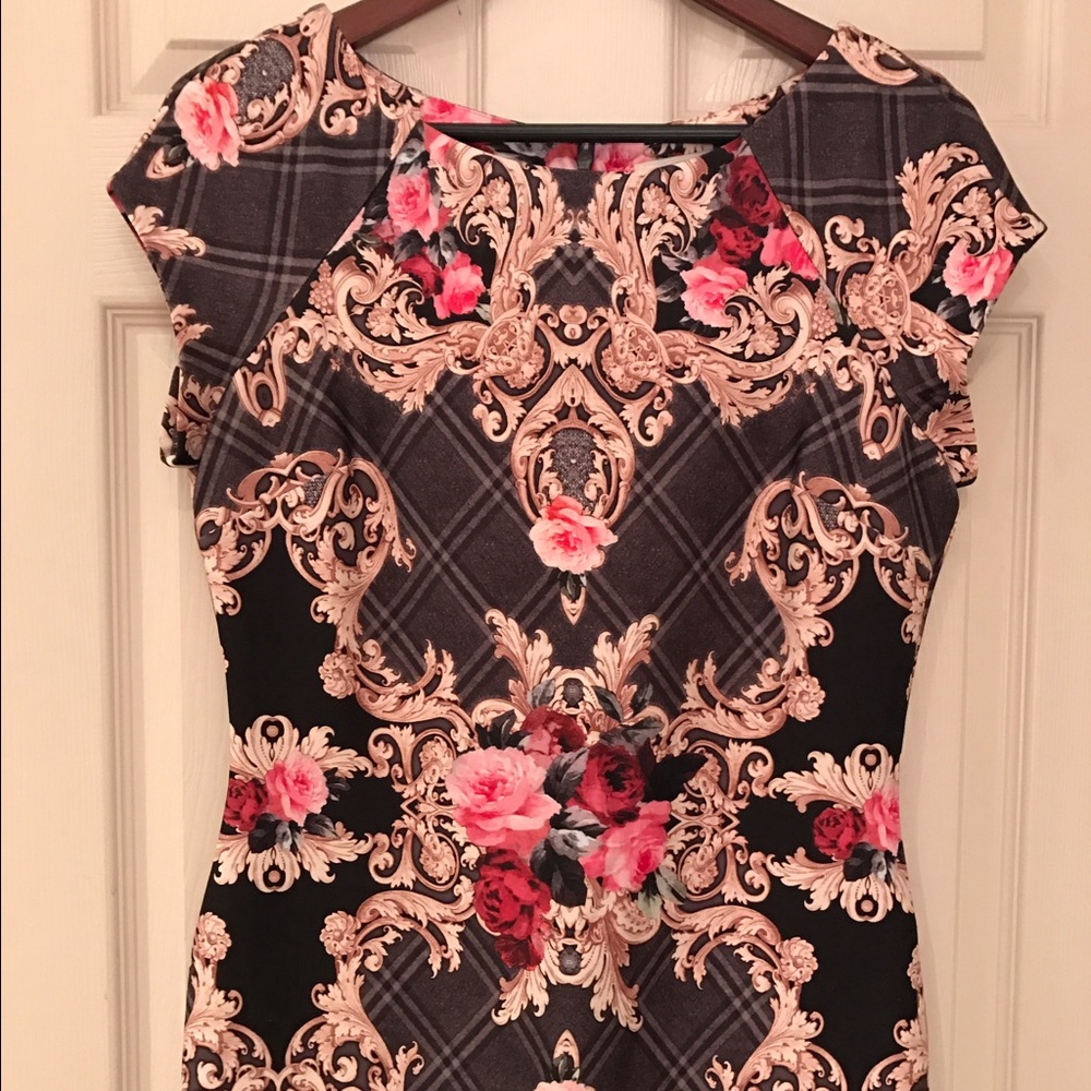 Floral Feminine Dress! 🌸 Size 8 🌸