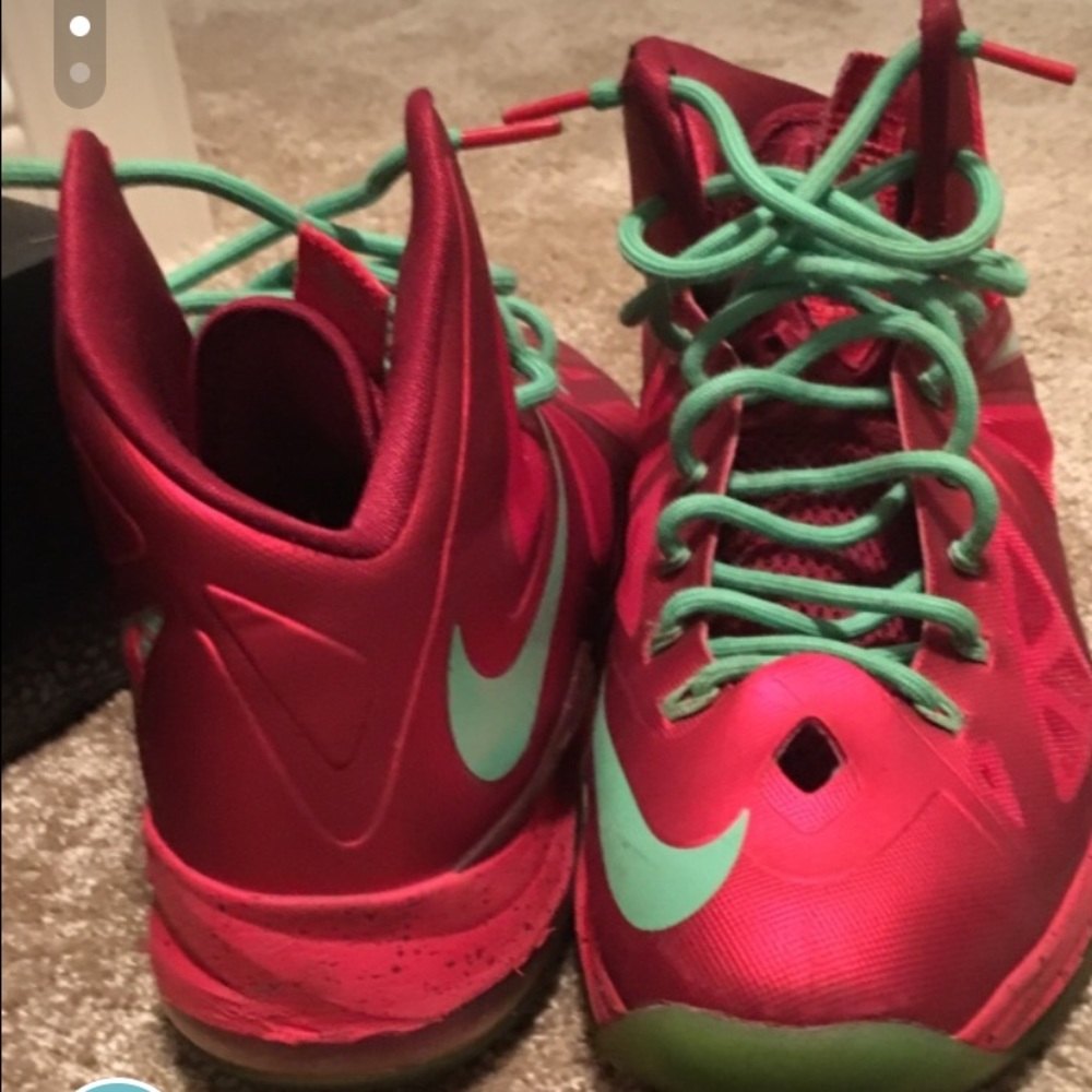 Lebron 10 Christmas shoes - Picture 2 of 2