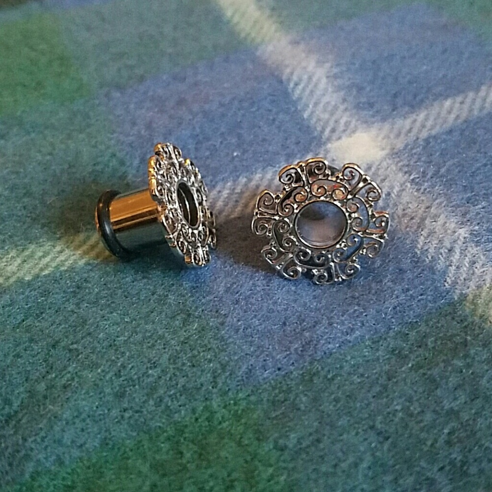 Floral filigree eyelet