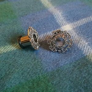 Floral filigree eyelet