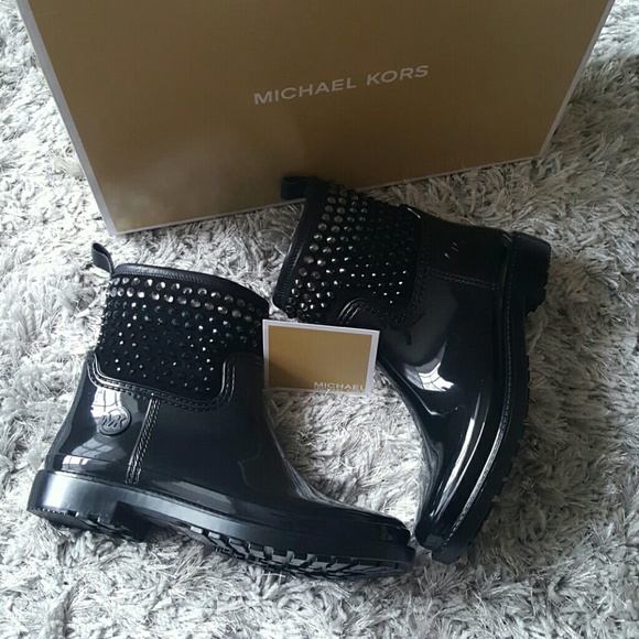 🚫SOLD🚫MICHAEL KORS STUDDED BOOTS - Picture 2 of 4