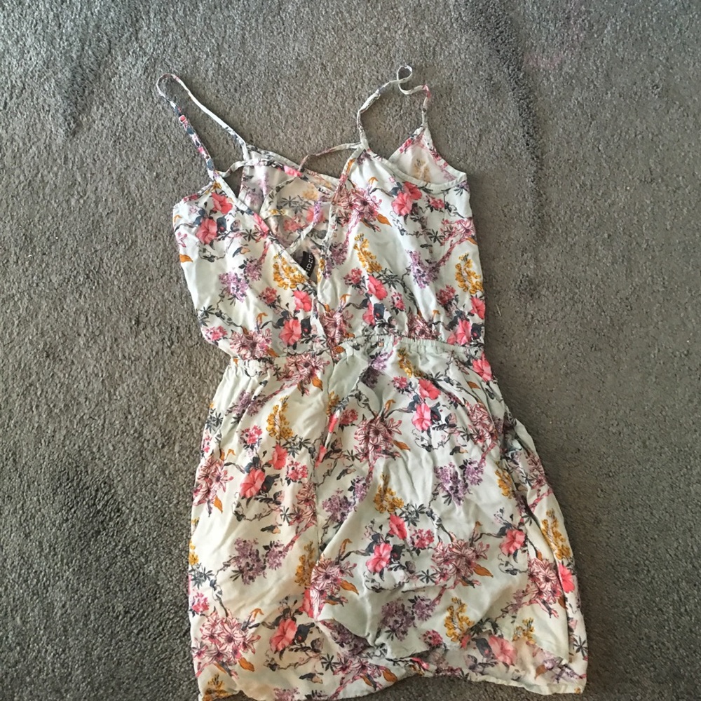 Floral print romper. Worn once. Size 8